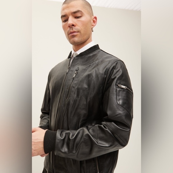 LEATHER BOMBER JACKET - BLACK
Ron Tomson men’s large - Picture 2 of 11